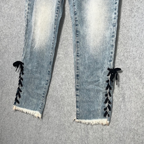 BLANK NYC High Rise Tapered Lace Up Raw Hem Jean - Picture 3 of 8